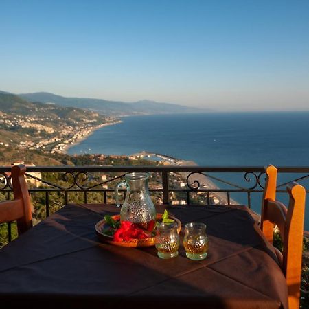 Azienda Agrituristica Le Terre Di San Leonardo เชตราโร ภายนอก รูปภาพ
