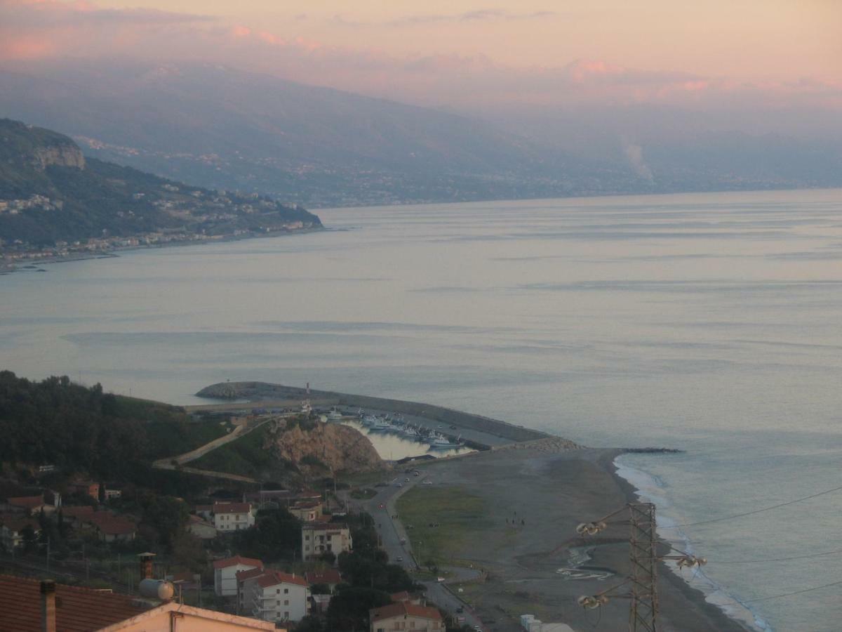 Azienda Agrituristica Le Terre Di San Leonardo เชตราโร ภายนอก รูปภาพ