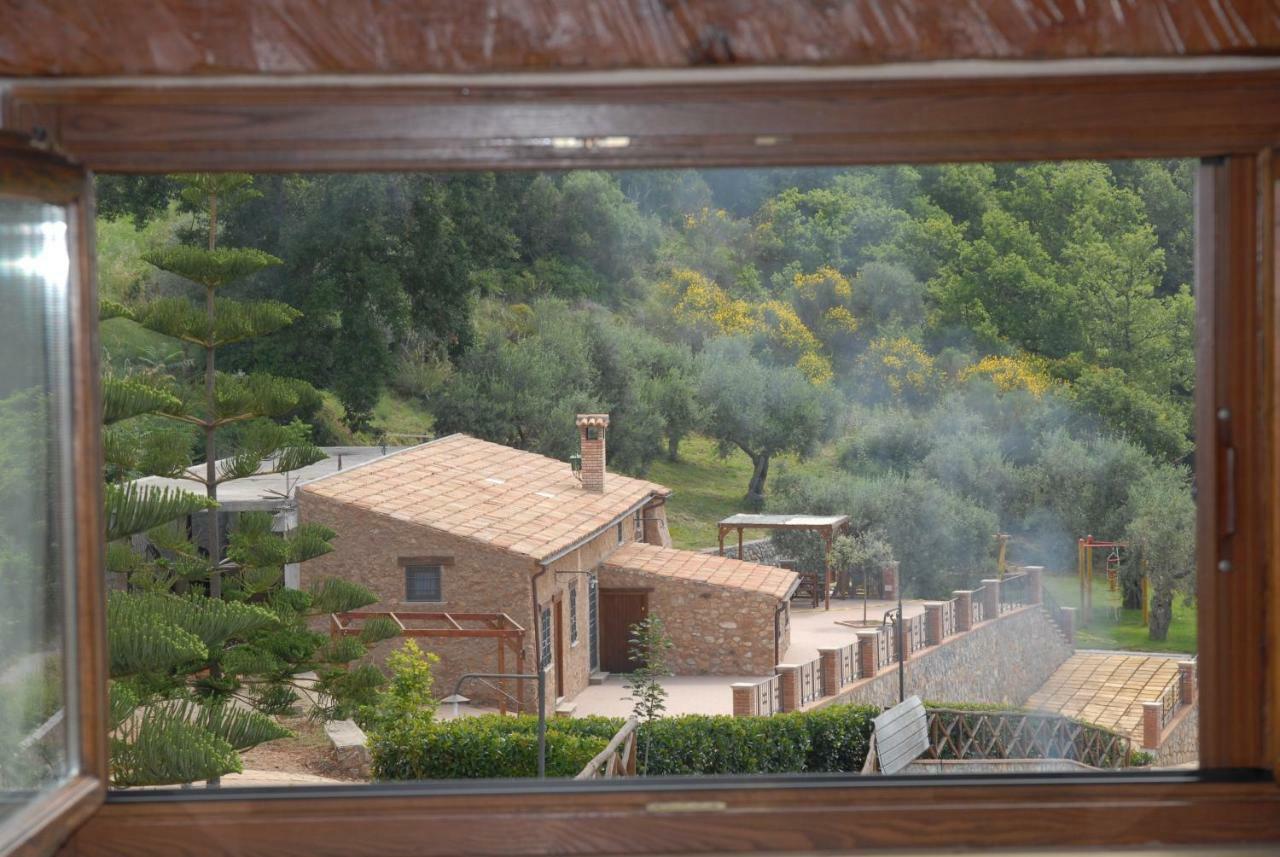 Azienda Agrituristica Le Terre Di San Leonardo เชตราโร ภายนอก รูปภาพ