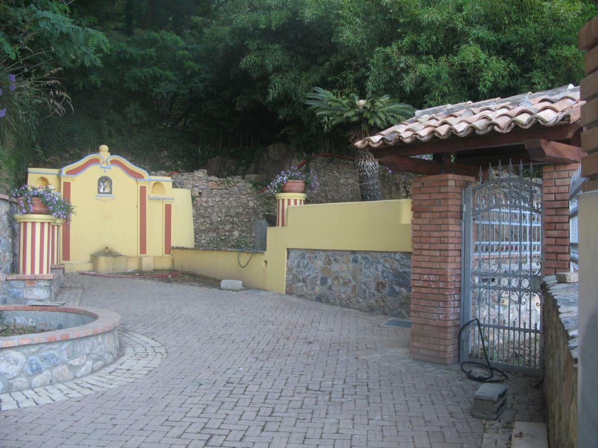 Azienda Agrituristica Le Terre Di San Leonardo เชตราโร ภายนอก รูปภาพ