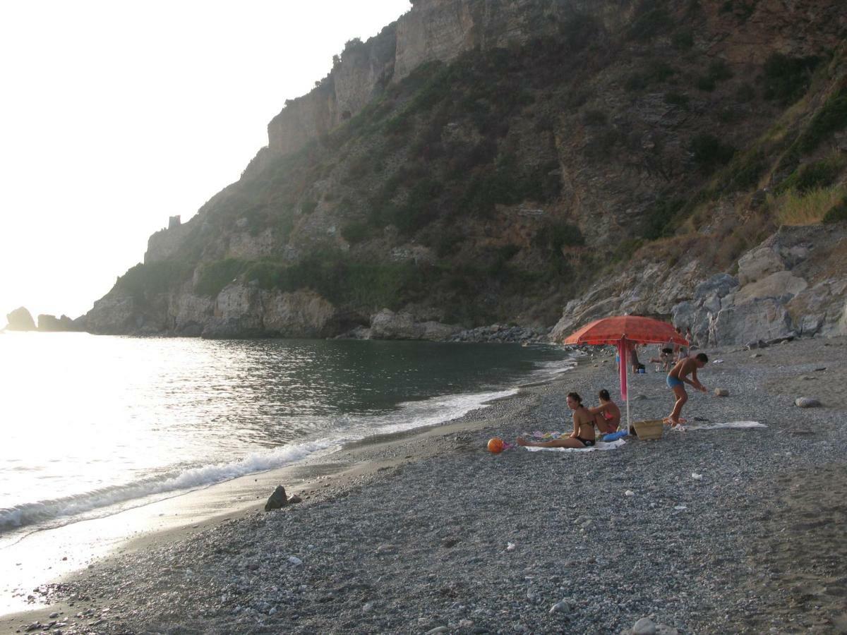 Azienda Agrituristica Le Terre Di San Leonardo เชตราโร ภายนอก รูปภาพ