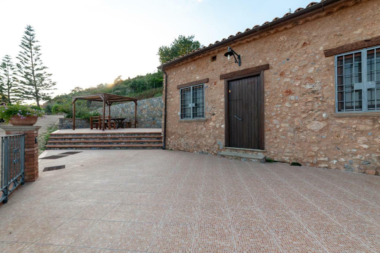 Azienda Agrituristica Le Terre Di San Leonardo เชตราโร ภายนอก รูปภาพ