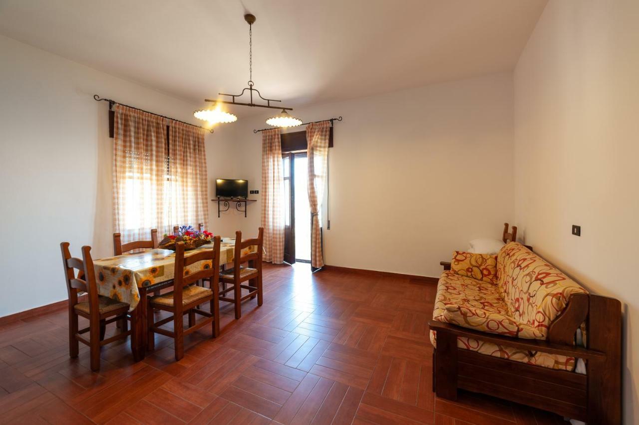 Azienda Agrituristica Le Terre Di San Leonardo เชตราโร ภายนอก รูปภาพ