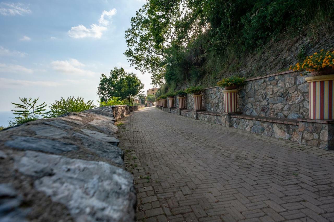 Azienda Agrituristica Le Terre Di San Leonardo เชตราโร ภายนอก รูปภาพ